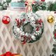 thumbnail image 4 of Corona navideña, para colgar, preciosas guirnaldas con bolas, decoración para interior y exterior, fantástica corona con lazo navideño, para puerta, ventana, decoración, 4 of 7