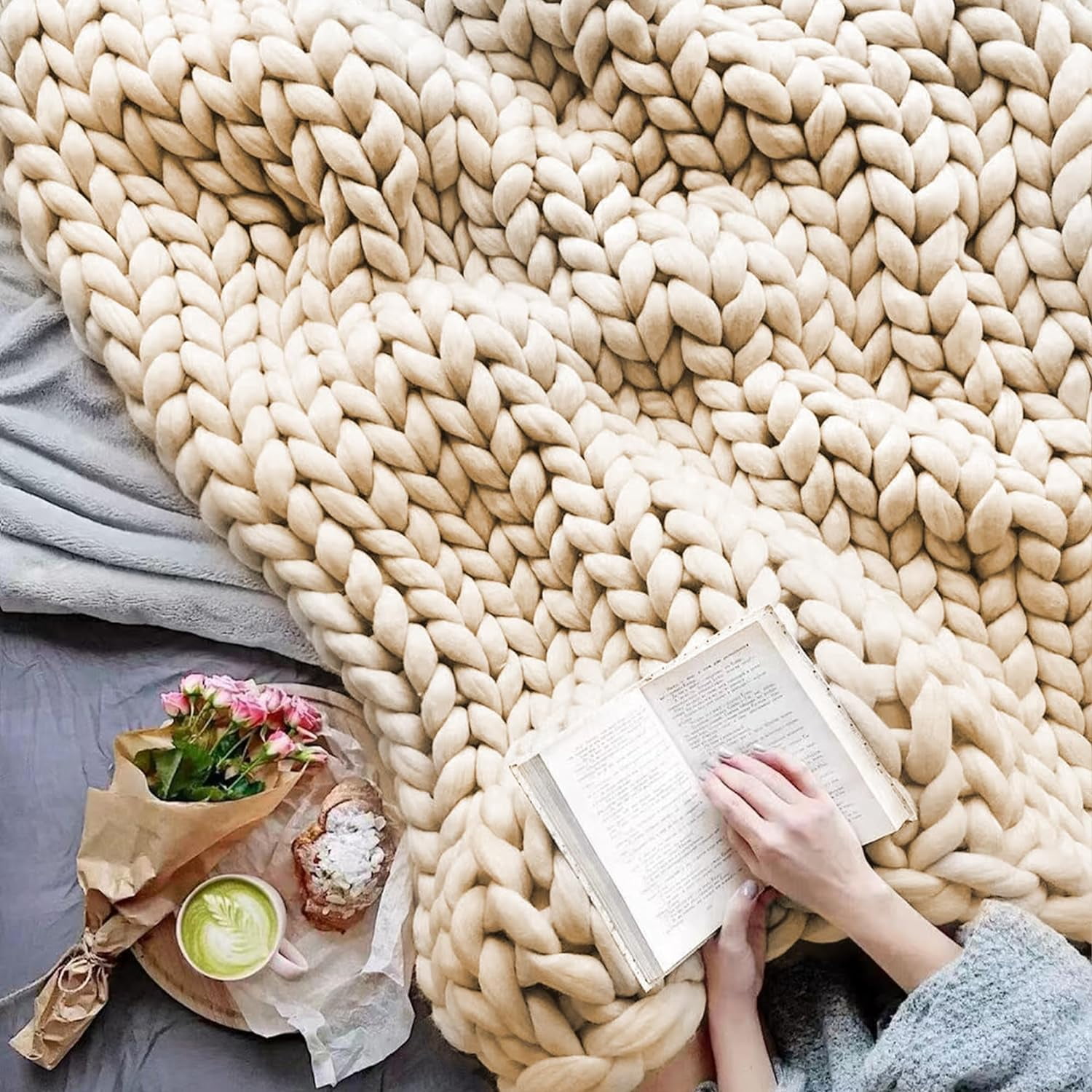 Hand Knitting Chunky Blanket Yarn : Big Twist Yarn for Arm Knitting,Soft Cozy Giant Yarn,Super Chunky Yarn for Knitting Blankets, Doormats, Pet Houses, Cushions and Rugs,26Yards,1.1 lbs (Beige)