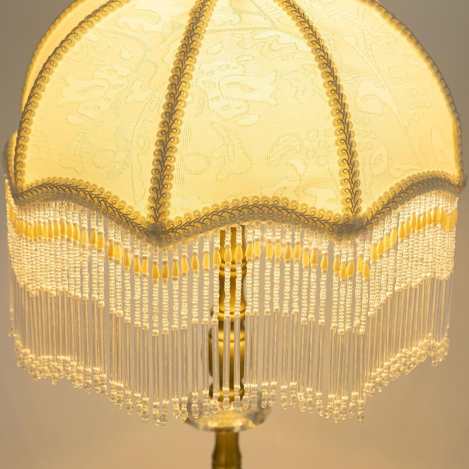 Victorian Style Tassel Table Lamp Bedroom Retro Bedside Lamp with Dome Shade and Beaded Fringe Trim, Living Room Golden Bedside Light Home Office