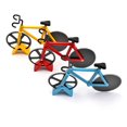 thumbnail image 2 of Coupe-pizza en Acier Inoxydable 2 Roues Forme de Vélo Outil de Coupe-Pizza Rond Rouge, 2 of 3