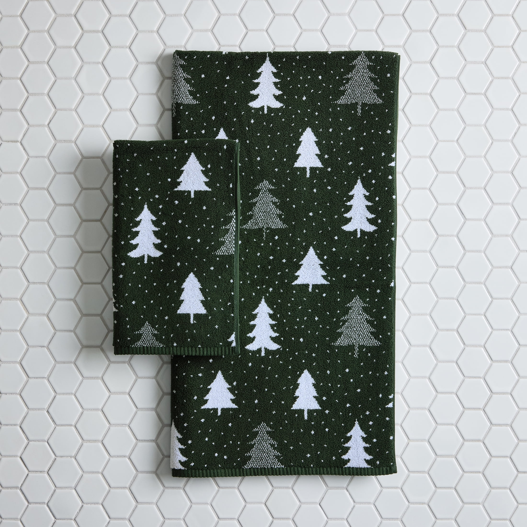 Better Homes & Gardens Signature Soft Holiday Decor 2PK Bath Towel, Wintery Tree