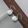 thumbnail image 2 of Pendientes de plata de ley 925 para mujer, aretes de bola brillantes simples a la moda, joyería para prevenir alergias, accesorios navideños para fiestas, 2 of 2