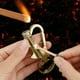 thumbnail image 3 of Mosquetón Llavero encendedor de metal recargable, herramienta de supervivencia para acampar, hacer senderismo y emergencias al aire libre (1 unidad)【A】 Rkxzt, 3 of 9