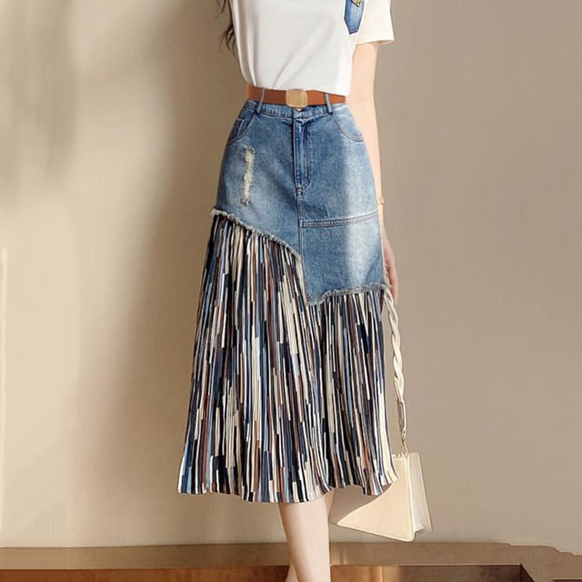 tulle skirt. denim jacket with chaing. street chic. style.