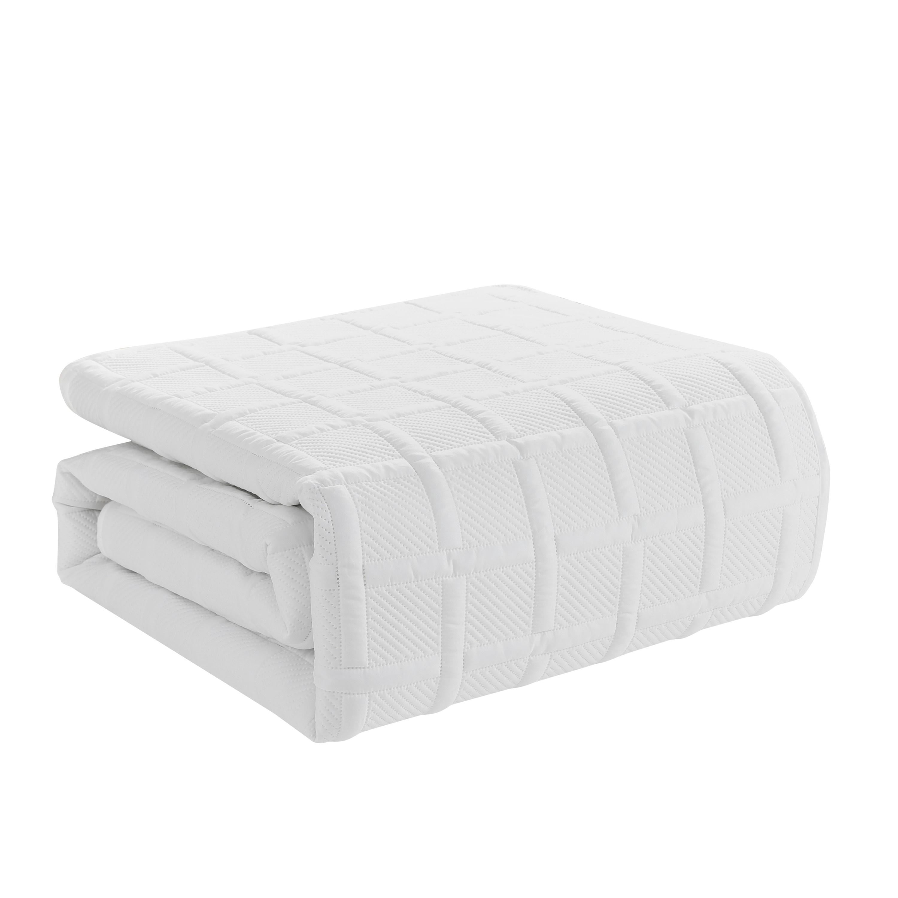 VCNY Home Square 3-Piece White Textured Grid Pinsonic Quilt Set, Full/Queen, Adult, Unisex