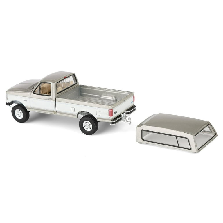 Greenlight 1/64 1997 Ford F-250 4x4 Pickup Truck with Bed Cap