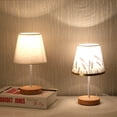 thumbnail image 1 of Lámpara de mesa pequeña con USB de tela de madera maciza creativa, lámpara de noche para dormitorio, estudio, dormitorio, luz LED de noche, lámpara de ambiente decorativa, 1 of 3