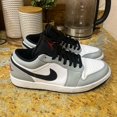 thumbnail image 1 of Jordan Jordan 1 Gris Fumée Clair Taille 9.5, 1 of 5