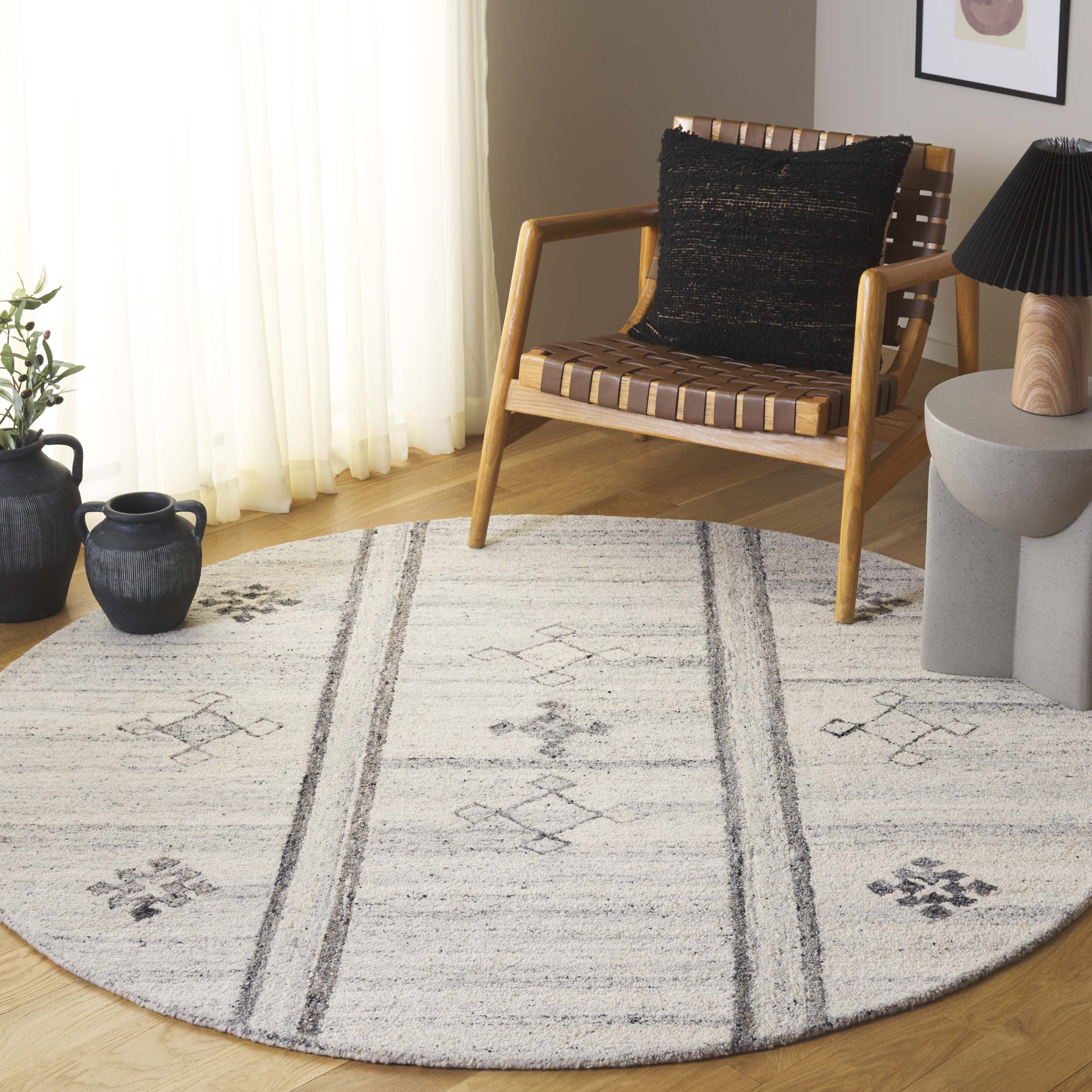 SAFAVIEH Kenya Tinley Geometric Area Rug, Brown/Beige, 6' x 6' Round