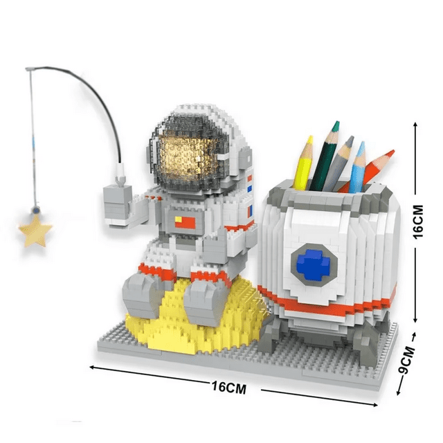 Capybara Pen Holder Model Micro Mini Building Block Toys - Ideal DIY Enthusiasts, An Educational and Decorative Toy for Desks Astronaut Pen Holder in bag