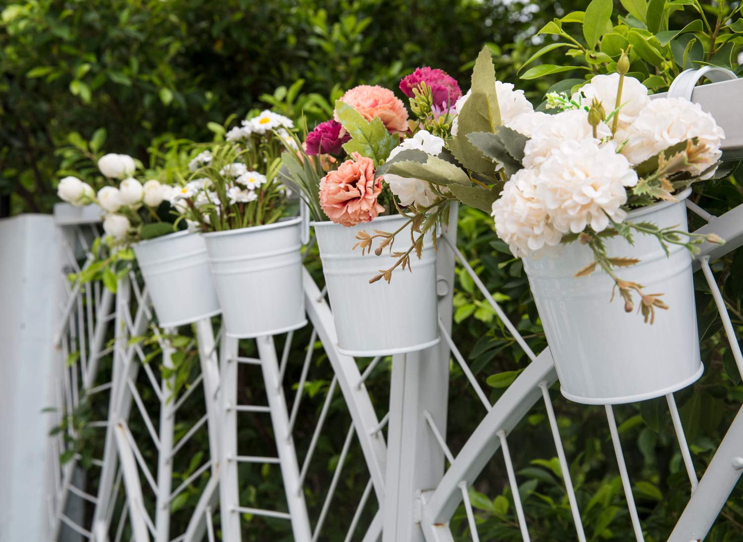 10 Pcs Hanging Flower Pots Metal Iron Bucket Planter for Railing Fence Balcony Garden Home Decoration Flower Holders with Detachable Hooks, White, 4 inches
