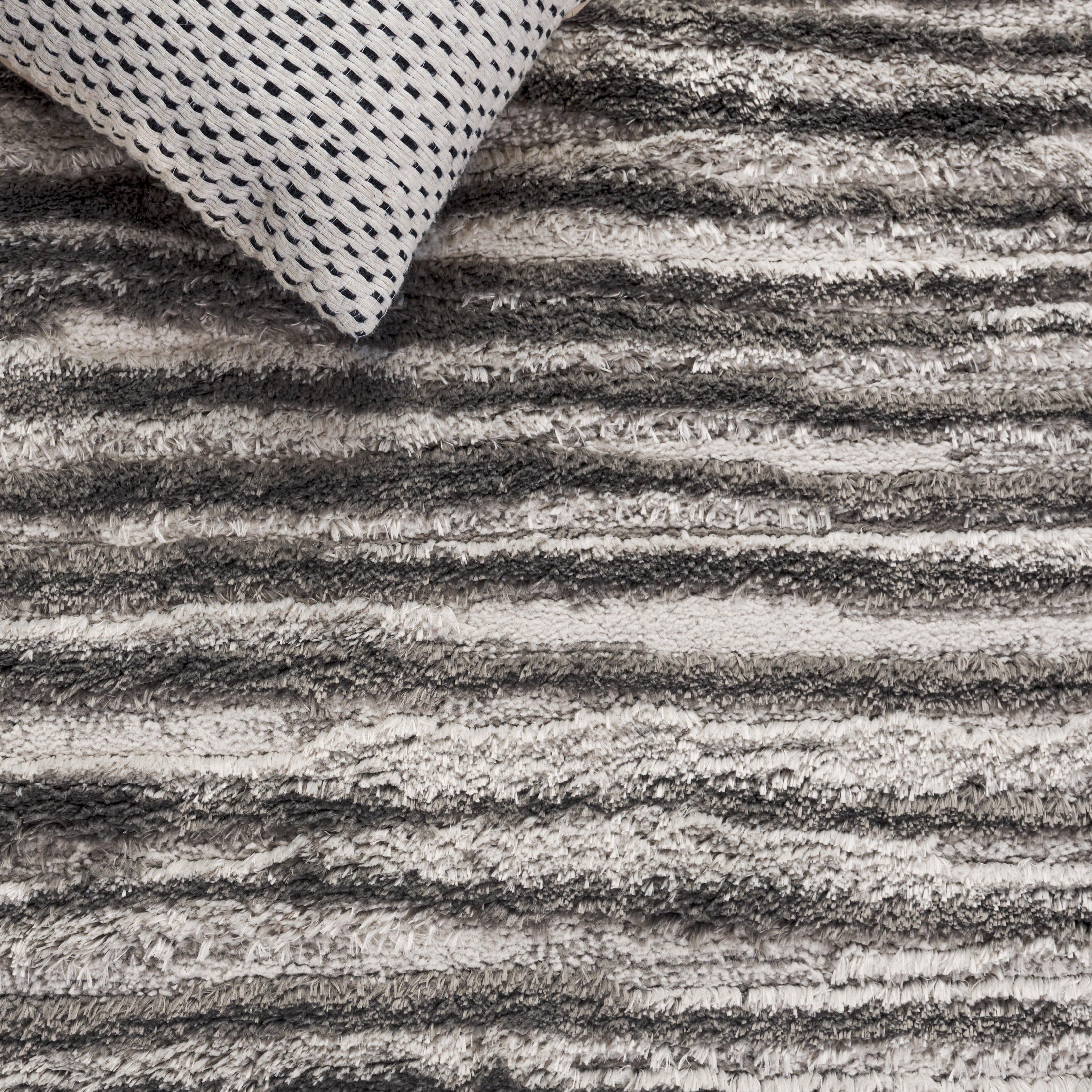 SAFAVIEH Seattle Pavel Abstract Shag Area Rug, Ivory/Grey, 6'7" x 6'7" Round