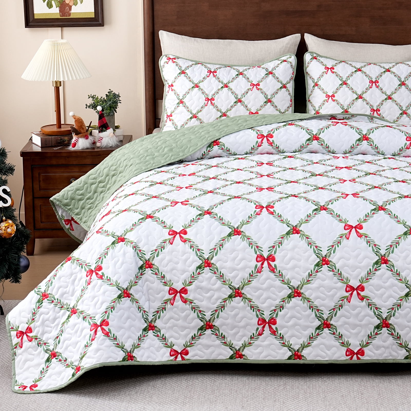 BLEUM CADE Christmas Quilts Queen Size 3 Piece, Bow & Festive Foliage Quilts Bedding Set, Christmas Decor Super Soft Bedspread Coverlet Set (1 Quilt, 2 Pillow Cases)