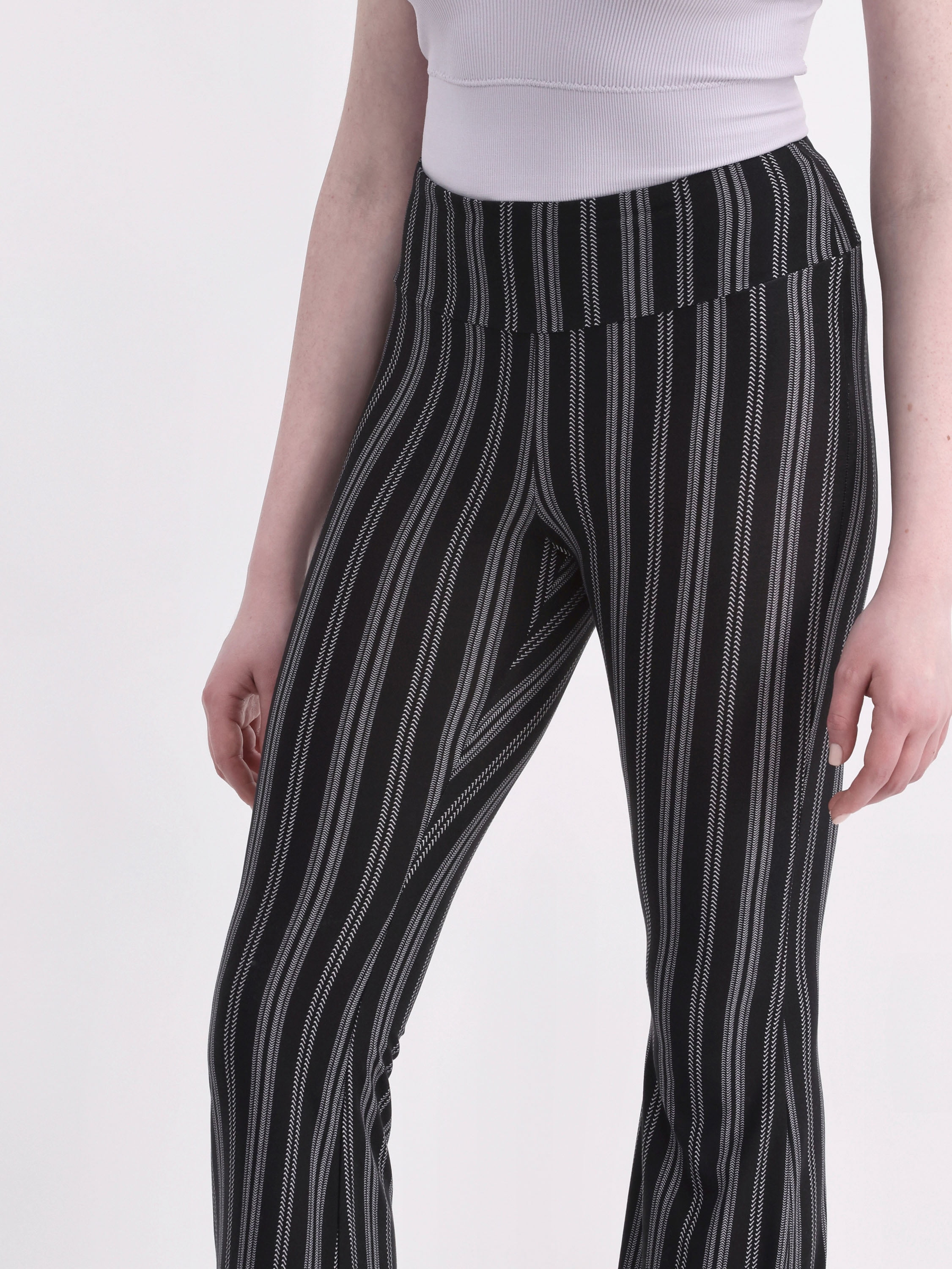 No Boundaries Flare Pants and 2-Pack, Women's and Women’s Plus