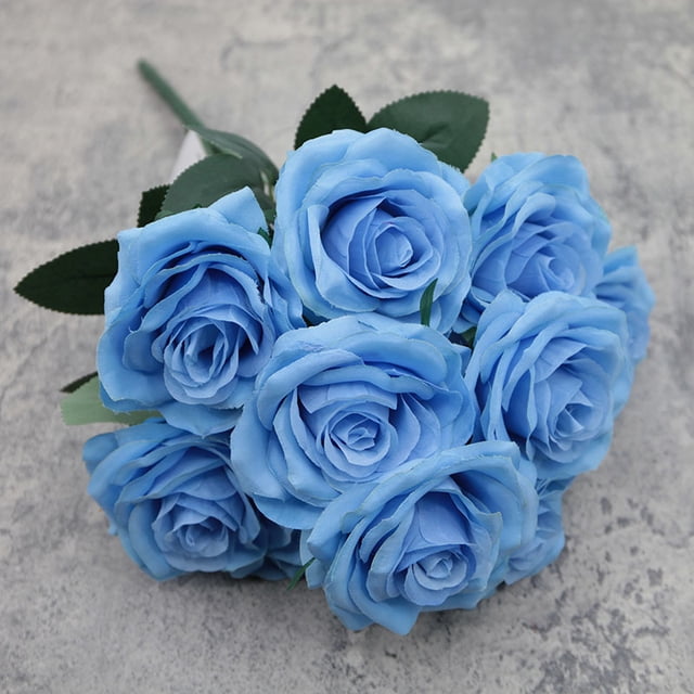 Xiao Hua Un ramo de 10 rosas color crema con capullos de 43 cm de largo. Azul intenso.