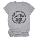 thumbnail image 1 of Camiseta holgada de manga corta con cuello redondo y diseño de cuello redondo para mujer, estilo informal, con la frase "Girls Trips Cheaper Than Letters", 1 of 4