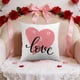 thumbnail image 1 of Funda de almohada de San Valentín con estampado de corazones | Funda de cojín decorativa festiva para sofá | Ambiente festivo para sala de estar y dormitorio, 1 of 6