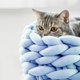 thumbnail image 3 of Cesta de cama tejida de algodón para mascotas, nido de gato tejido cálido, acogedor abrazador para perros y gatos, lana de gato tejida gruesa y cálida hecha a mano para mascotas de 30cm, 3 of 5