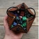 thumbnail image 2 of Bolsa de dados D20 de cuero, bolsa de dados poliédrica, bolsa con cordón portátil para RPG, juego, bolsa de dados DND, marrón, 2 of 5