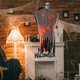 thumbnail image 2 of Calaveras colgantes con luces LED: accesorios fantasmales de Halloween realistas e iluminados. Esqueleto flotante animado y espeluznante para decorar casas embrujadas y porches., 2 of 6