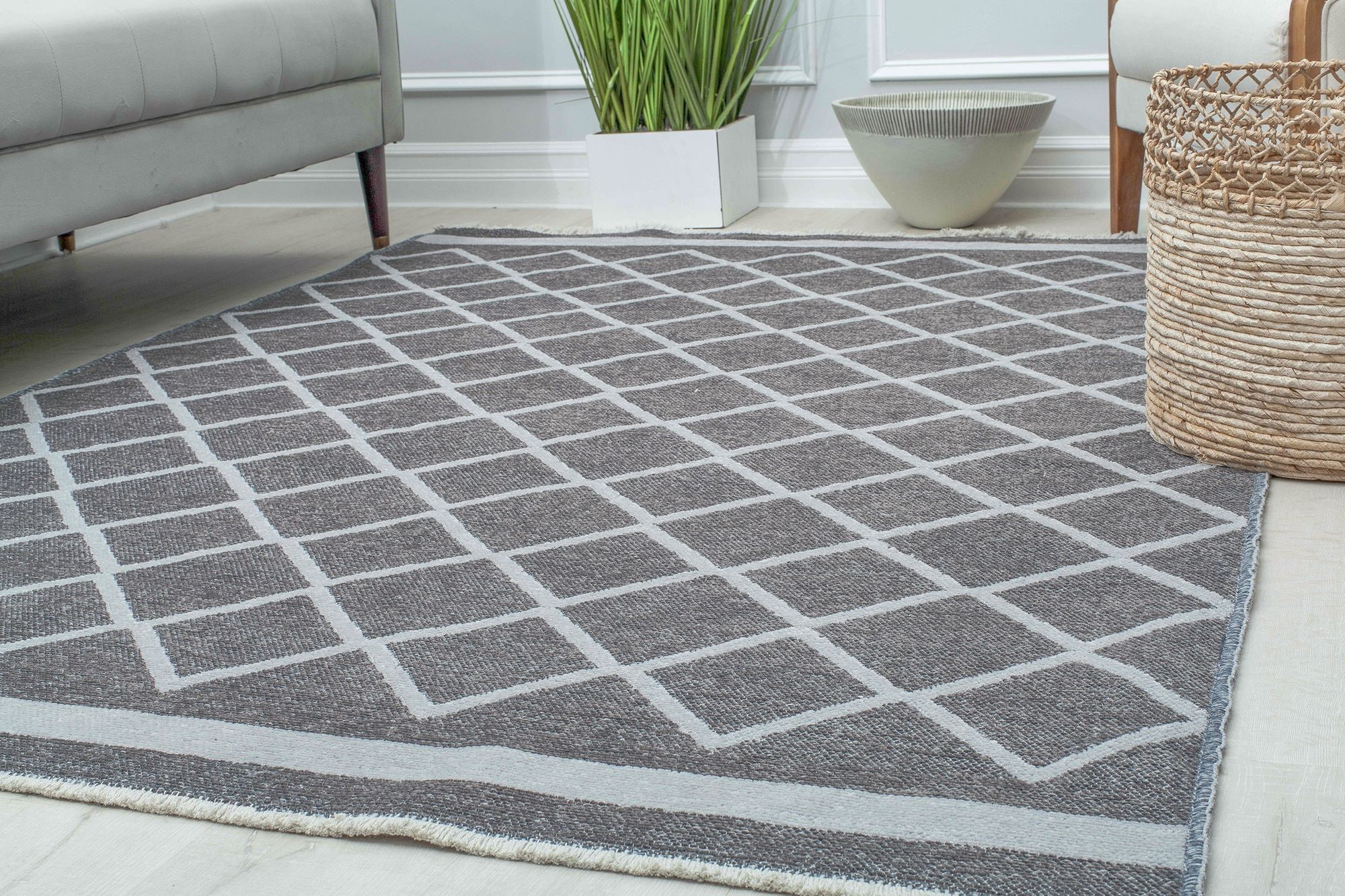 Harley HD10B Imperial Platinum Silver Transitional Vintage Gray Area Rug, 2'6" x 8'