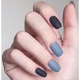 thumbnail image 3 of Set de uñas postizas largas mate estilo ataúd en negro y azul con pegamento y puntas acrílicas reutilizables., 3 of 5