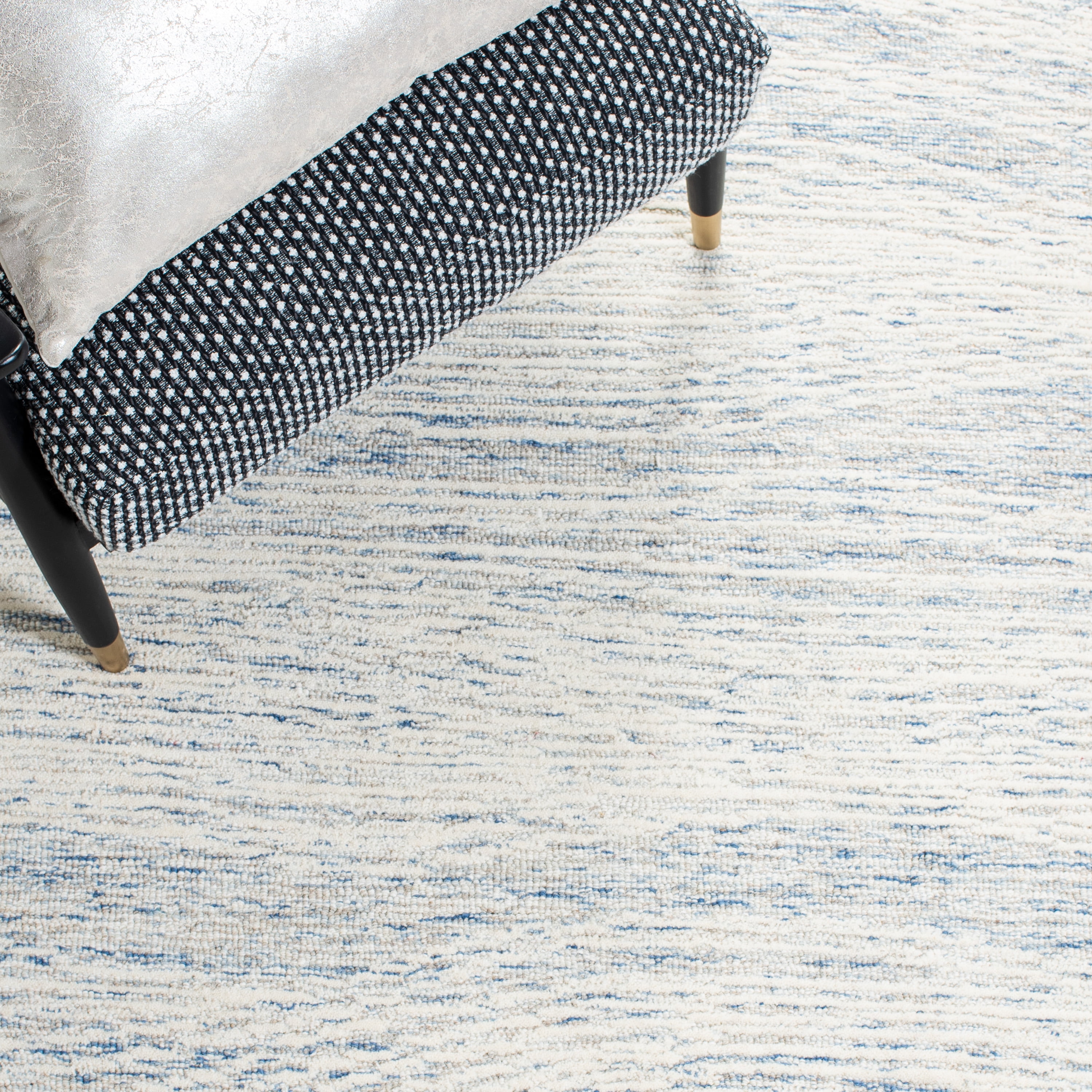 SAFAVIEH Metro Bridget Abstract Area Rug, Light Blue/Ivory, 4' x 6'