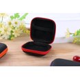 thumbnail image 5 of Una bolsa roja para auriculares, una mini caja de almacenamiento rígida y una caja para auriculares. oso de fresa Electrónica, 5 of 5
