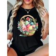 thumbnail image 1 of Camiseta informal negra para mujer con estampado de huevos de Pascua coloridos y cesta floral. Manga corta, cuello redondo, corte holgado y extragrande. Ideal como regalo de primavera/verano. Camiseta, 1 of 6