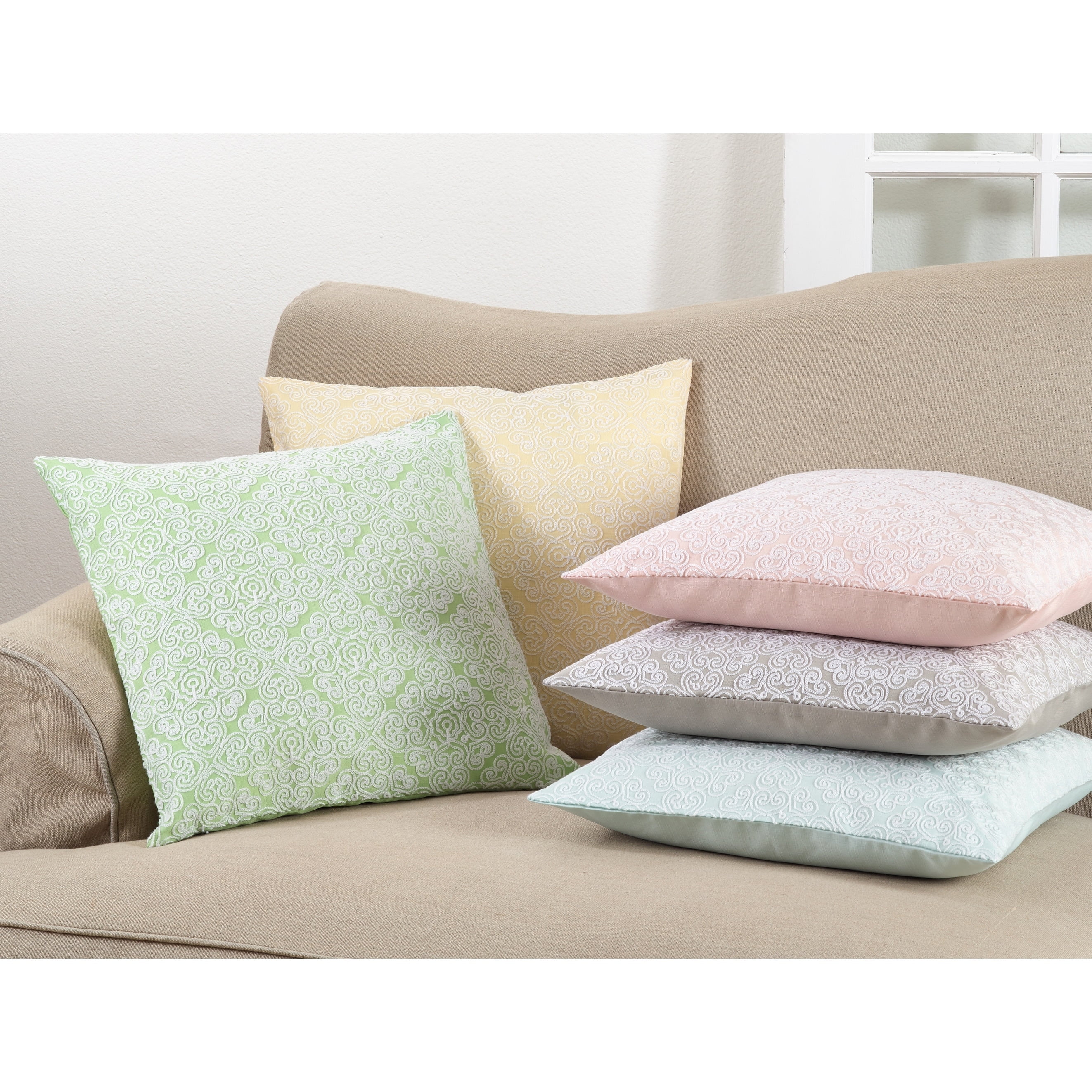 18 SARO LIFESTYLE 729.DE18S Stitched Motif Filled Throw Pillow 18 SARO LIFESTYLE 729.DE18S Stitched Motif Filled Throw Pillow