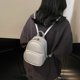 thumbnail image 3 of Mochila pequeña elegante de color sólido de moda para mujer, nueva tendencia de verano 2025, mochila de viaje de textura simple de alta gama, 3 of 5