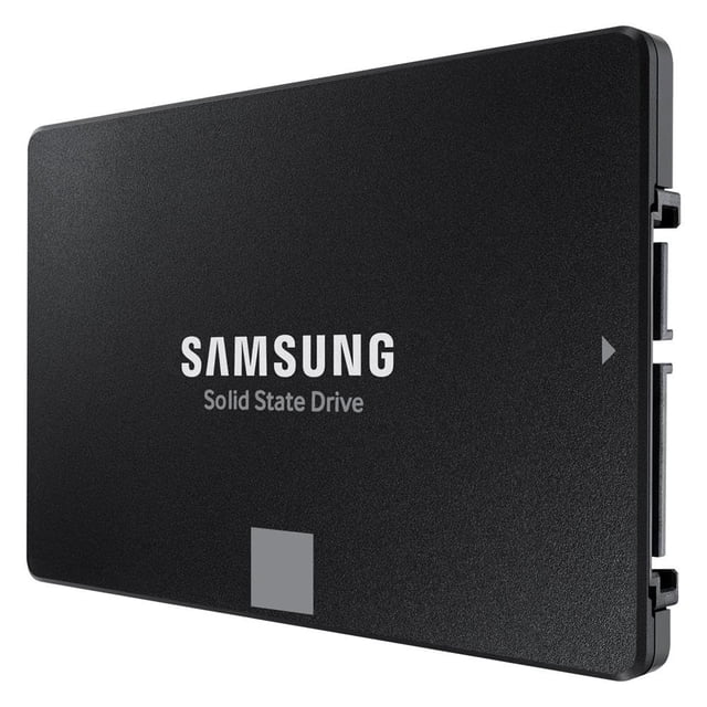 ssd interno samsung 870 evo 500gb sata 2.5" Nuevo, vista 3/4 frontal de unidad SSD Samsung 870 EVO 2.5" en negro con logotipo blanco "SAMSUNG Solid State Drive" y conector SATA III visible; factor de forma slim de 2.5" (6.35 cm), 500GB, compatible con laptops y PCs, suitable para acelerar arranques y cargas de aplicaciones.