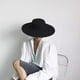 thumbnail image 2 of Minnieouse Sombrero de fieltro negro de moda para mujer, gorra Derby plana de ala ancha para iglesia, sombrero de copa suave de ajuste Universal, Sombreros Beige, 2 of 6