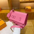 thumbnail image 3 of Bolsos pequeños para mujer 2025, nuevo estilo, bolsos de moda para mujer, bolsos bandolera con cadena y letras, bolsos cuadrados pequeños, 3 of 5