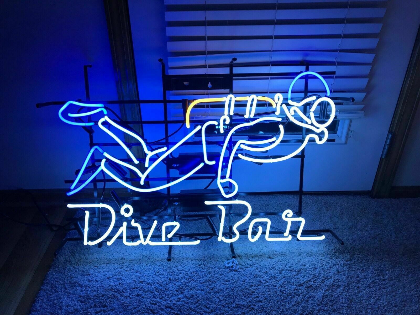 Queen Sense 24"x20" Dive Bar Scuba Guy Neon Sign Man Cave Handmade Neon