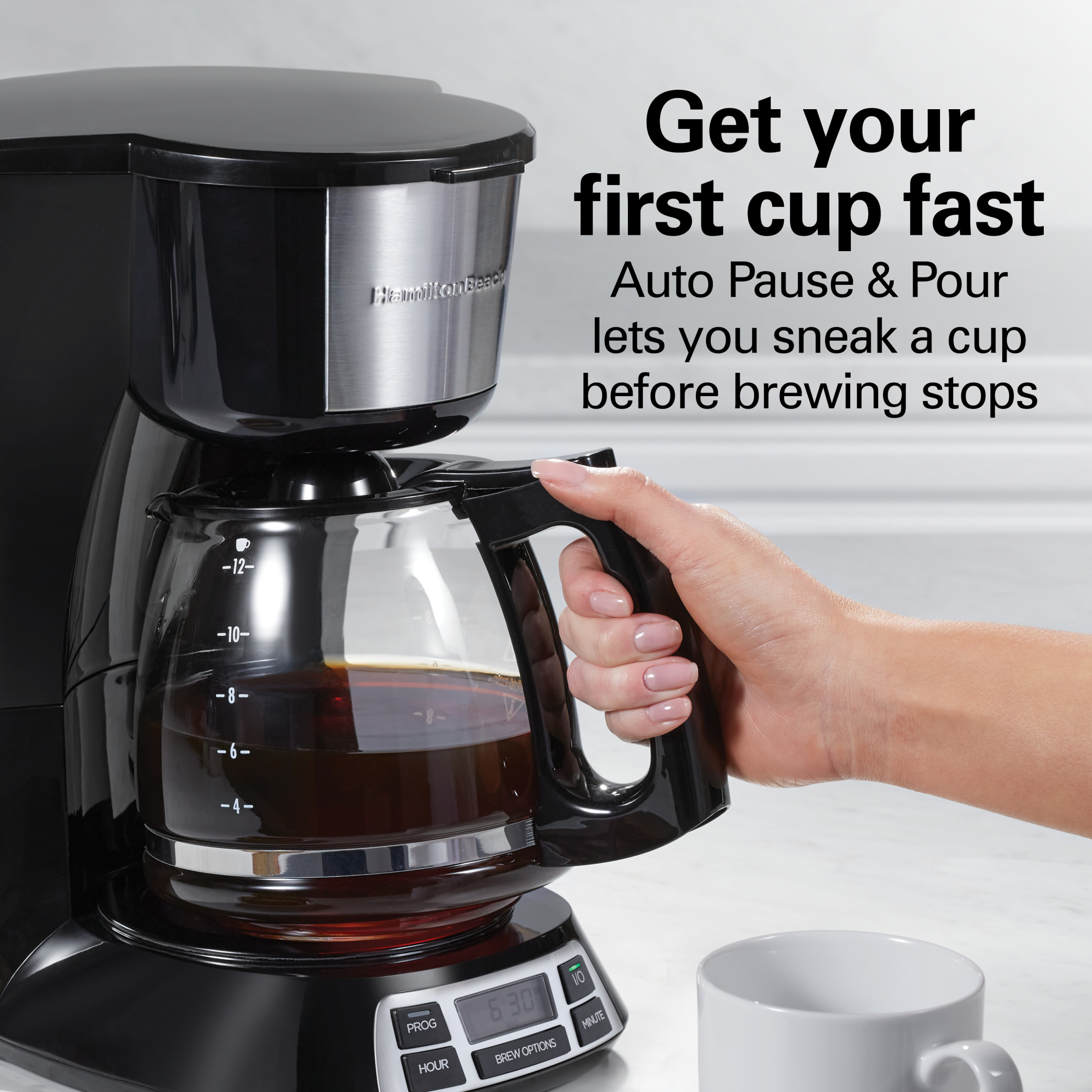 Cafetera programable Hamilton Beach Bold Brew de 12 tazas con jarra de vidrio, negra 4