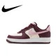 thumbnail image 3 of Zapatillas Nike originales Air Force 1 07 de caña baja, cómodas y casuales para exteriores, color negro, blanco y rojo, 3 of 5