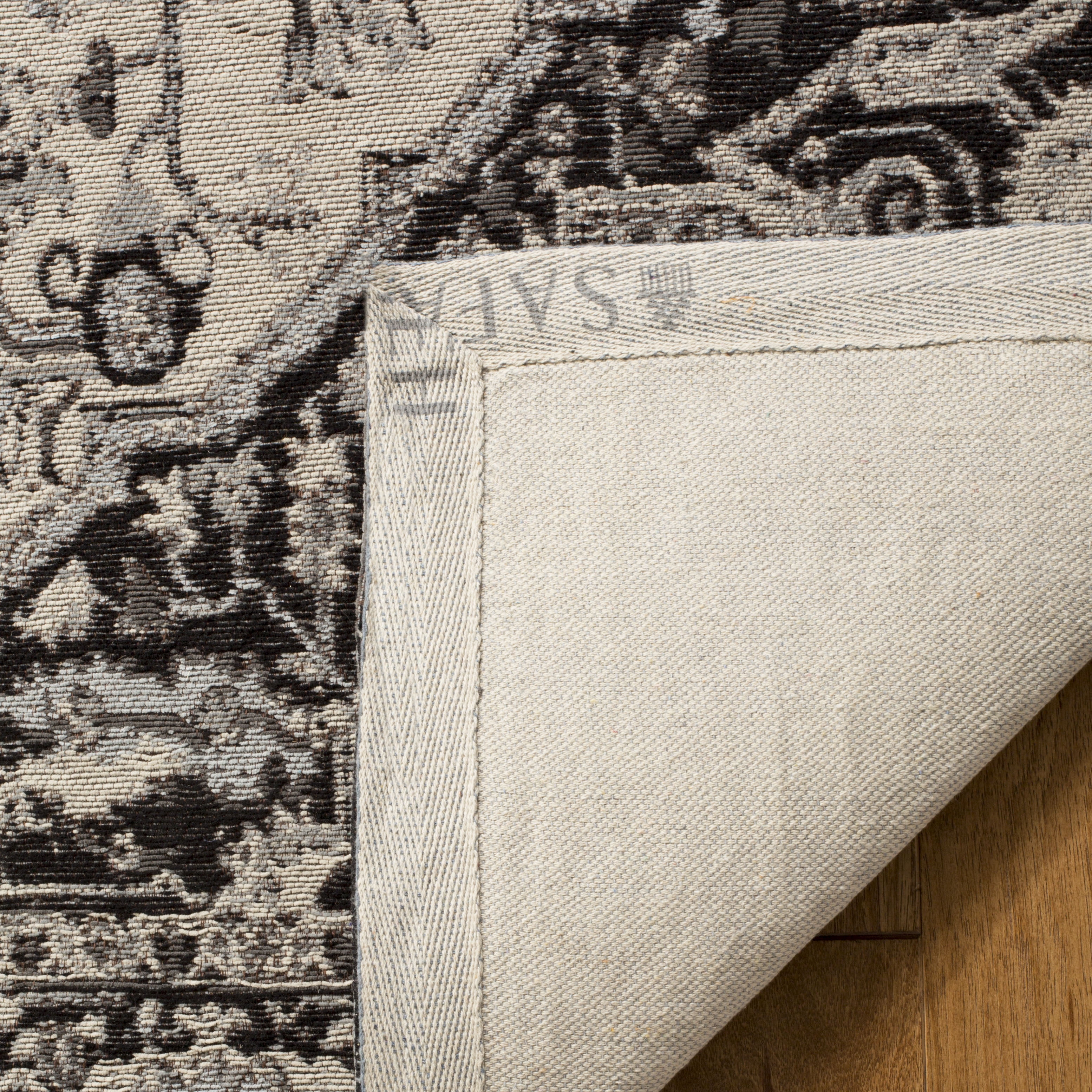 SAFAVIEH Classic Vintage Atanas Floral Bordered Polyester Area Rug, Anthracite, 6' x 9'