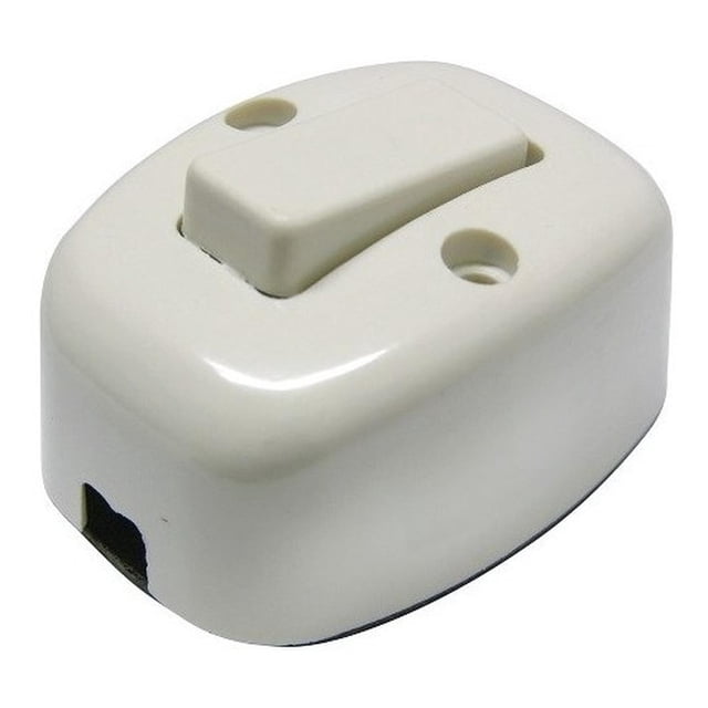 apagador sencillo visible oval 6a 127v surtek 136559 apagador sencillo ovalado negro según ficha, botón basculante central, carcasa de baquelita con dos orificios para tornillos y entrada lateral para conductor; adecuado para instalación eléctrica doméstica.