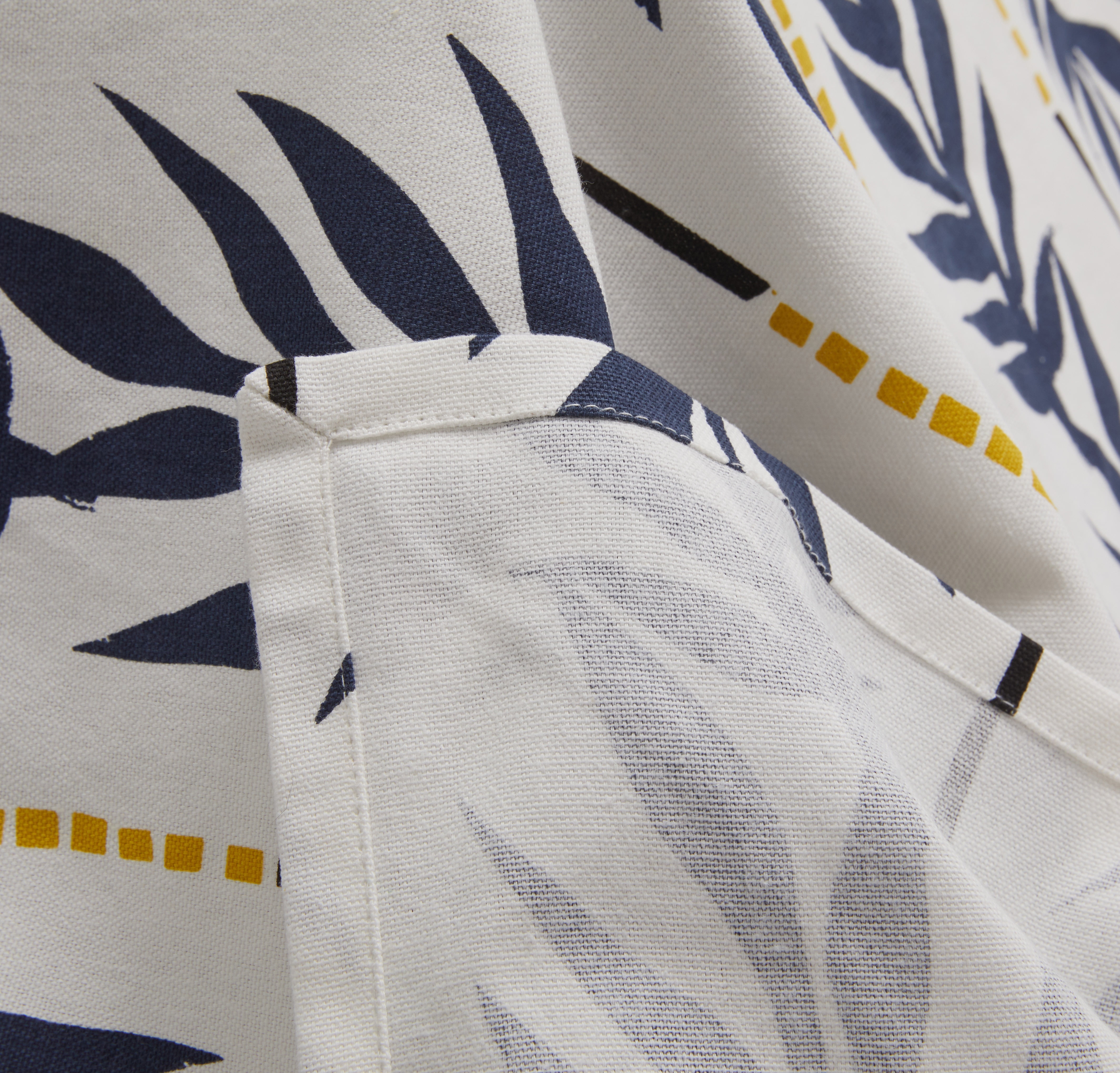 Vintage Palm Table Throw, White by Drew Barrymore Flower Home