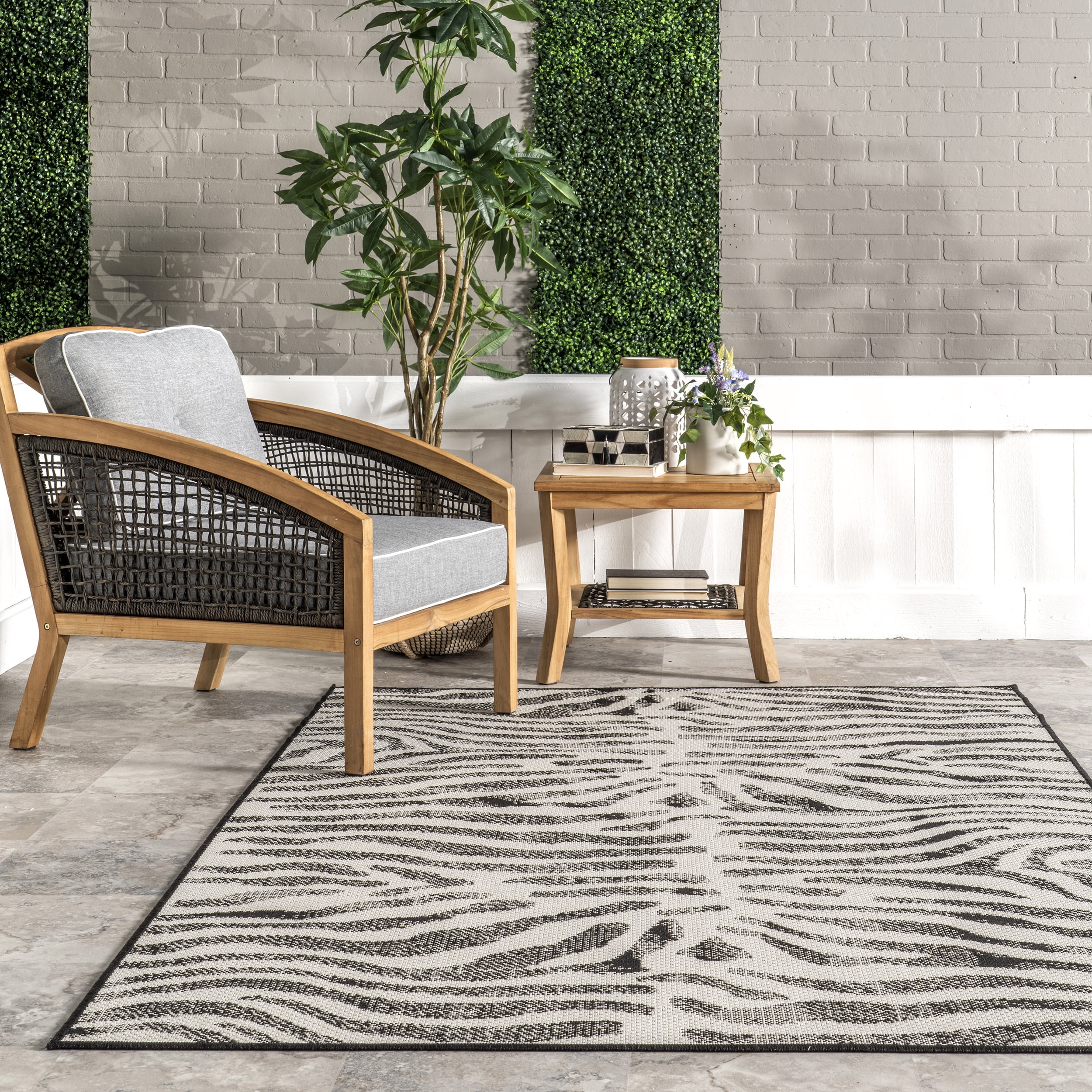 nuLOOM Katrine Zebra Indoor/Outdoor Area Rug, 6' 7" x 9', Black