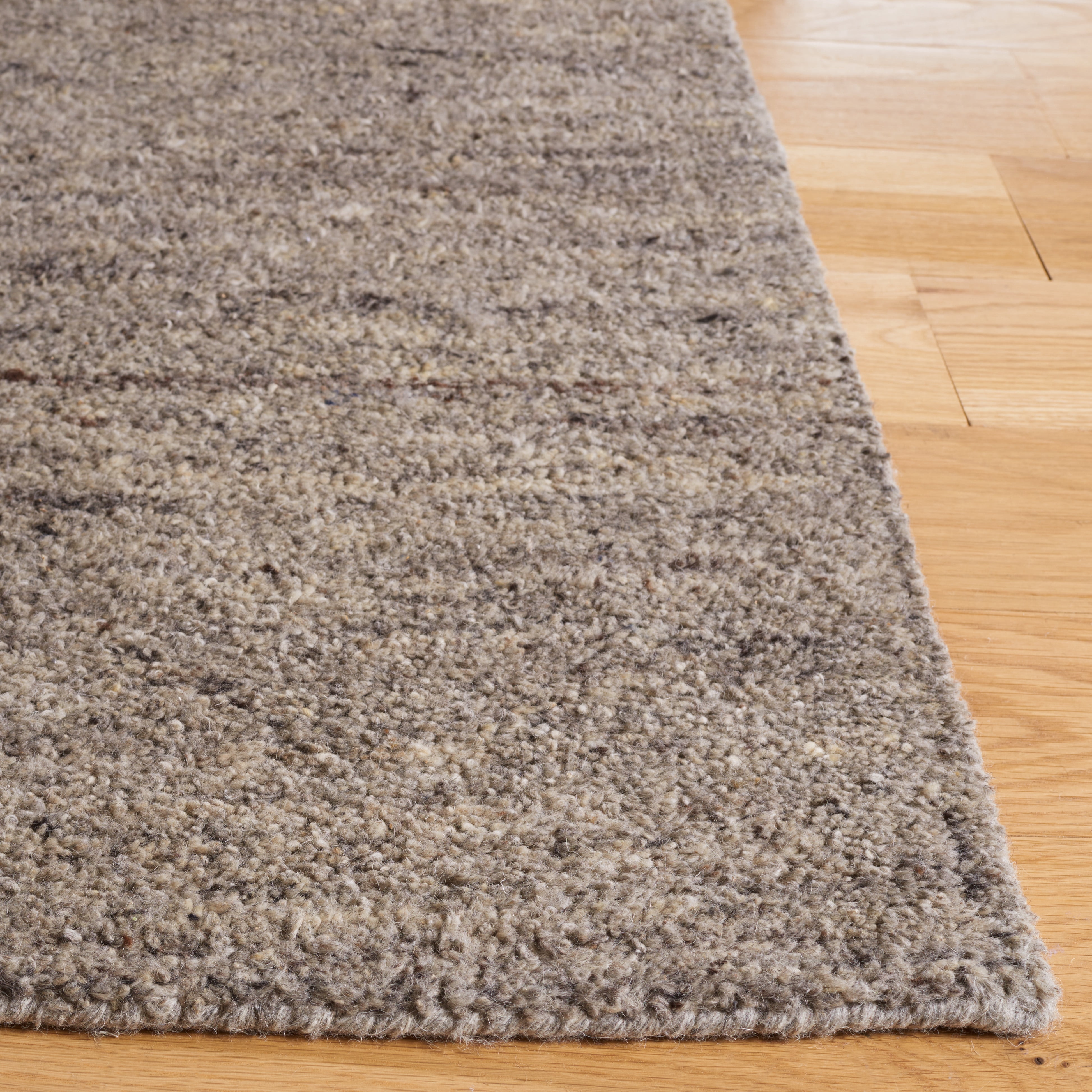 Safavieh Himalaya Flanagan Solid Area Rug, Light Gray, 3' x 5'