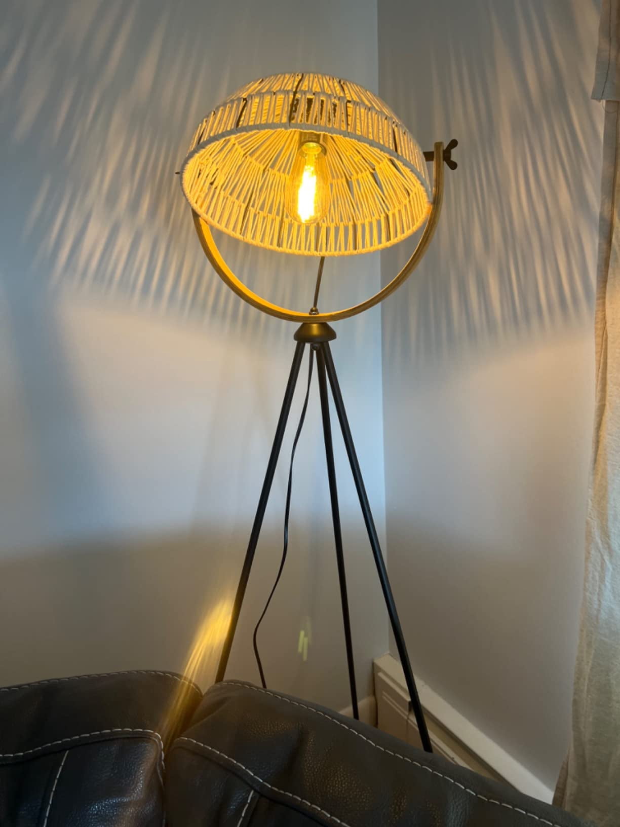 Chic Tripod Floor Lamp,Handcraft Rattan Decorative Lamp Shade Standing Lamp Light
