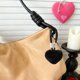 thumbnail image 5 of Accesorios de Bolso Rojo Lindo, Bufanda Diseñada en la Forma de un Corazón, 5 of 6