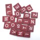 thumbnail image 5 of EeaseMX 100 piezas de virutas de madera natural Claret DIY 26 letras en inglés Palabras Alfabeto Rompecabezas Caja de alfabetización Desarrollo intelectual del bebé Virutas de madera, 5 of 7