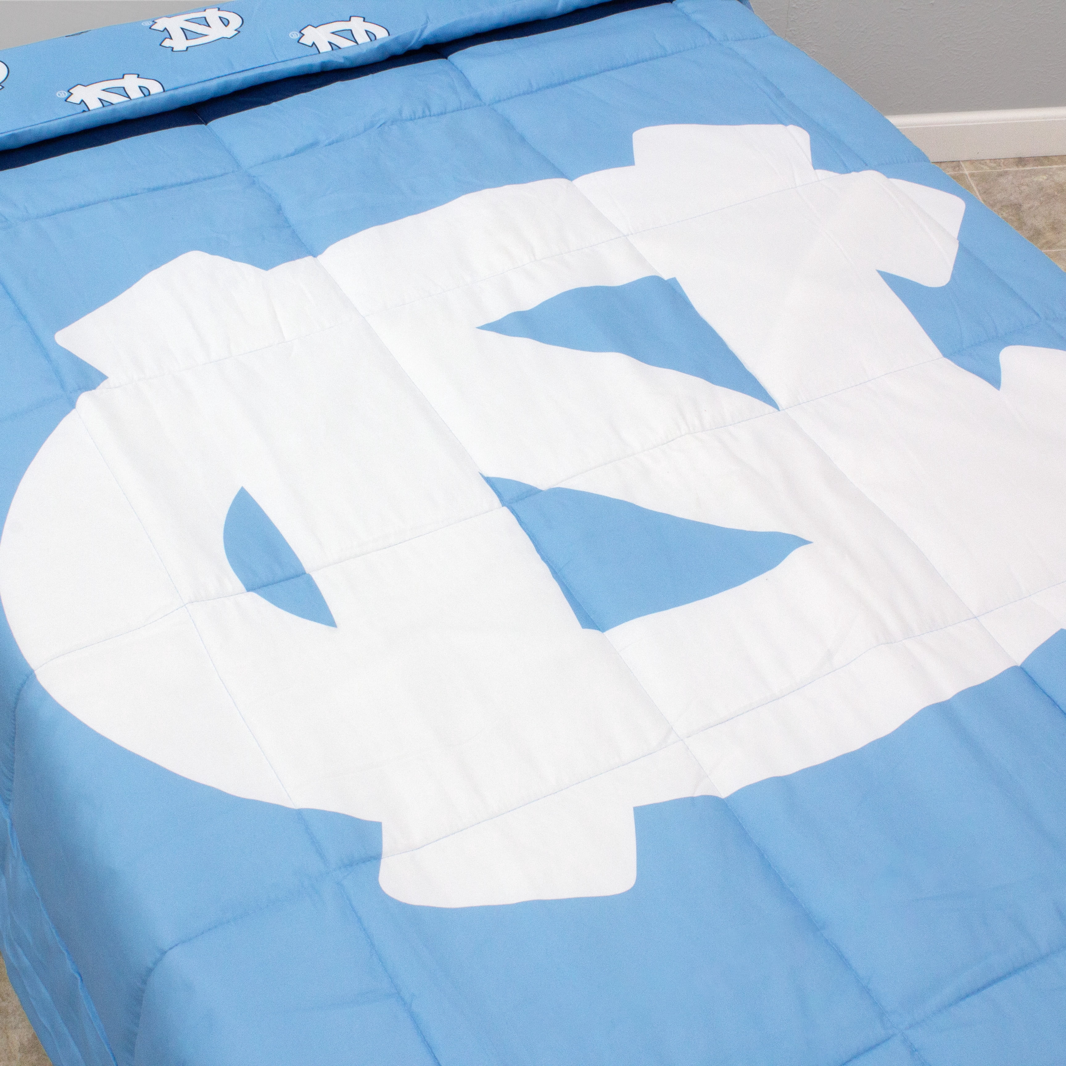 College Covers North Carolina Tar Heels Reversible Big Logo Soft and Colorful Comforter Queen