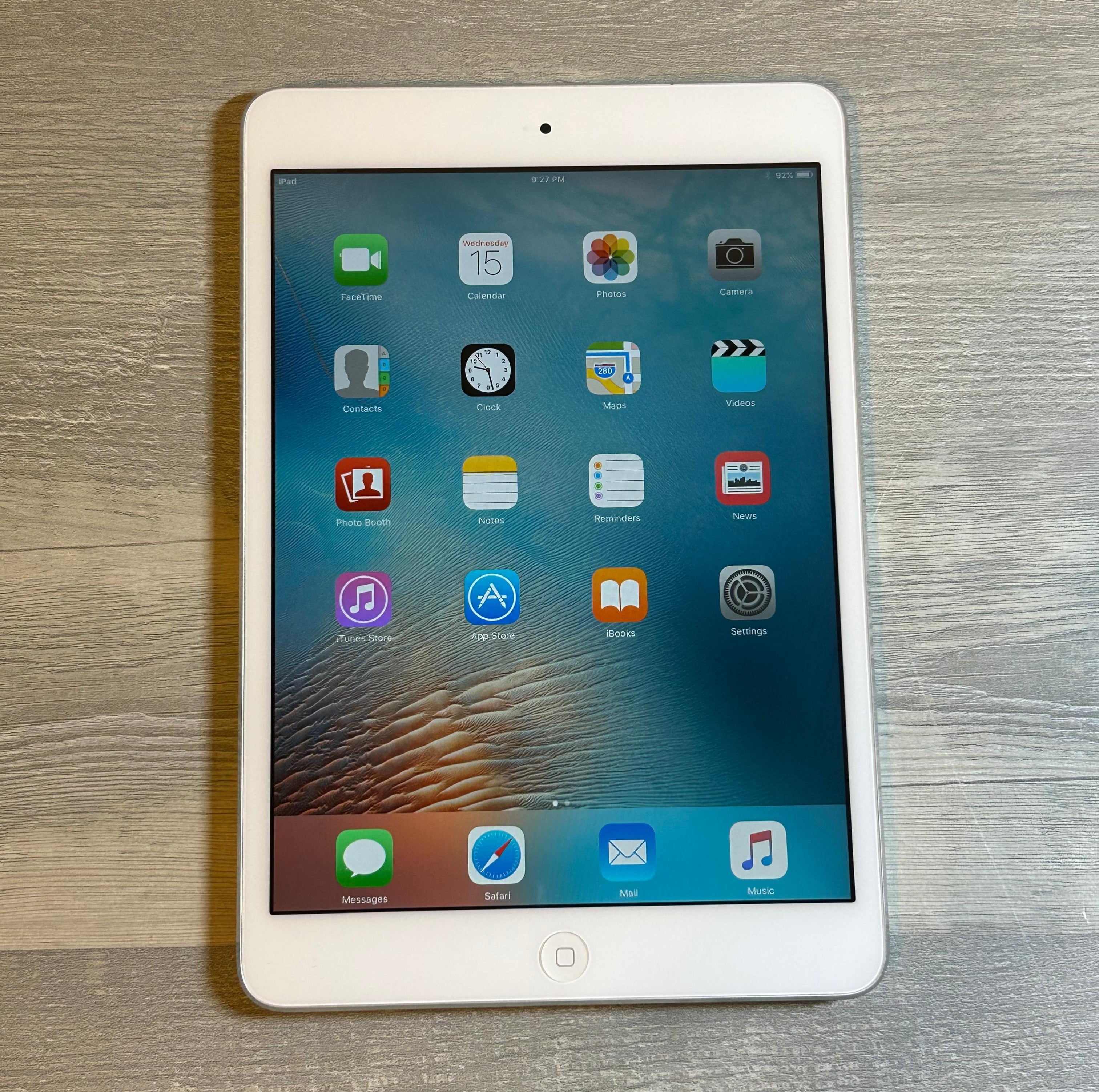 Restored 2013 Apple iPad mini Wi Fi 16 GB Space Gray (Refurbished