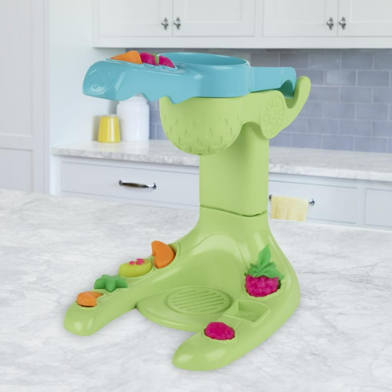 Play-Doh Kitchen Creations Juice Squeezin' Toy Juicer for Kids 3