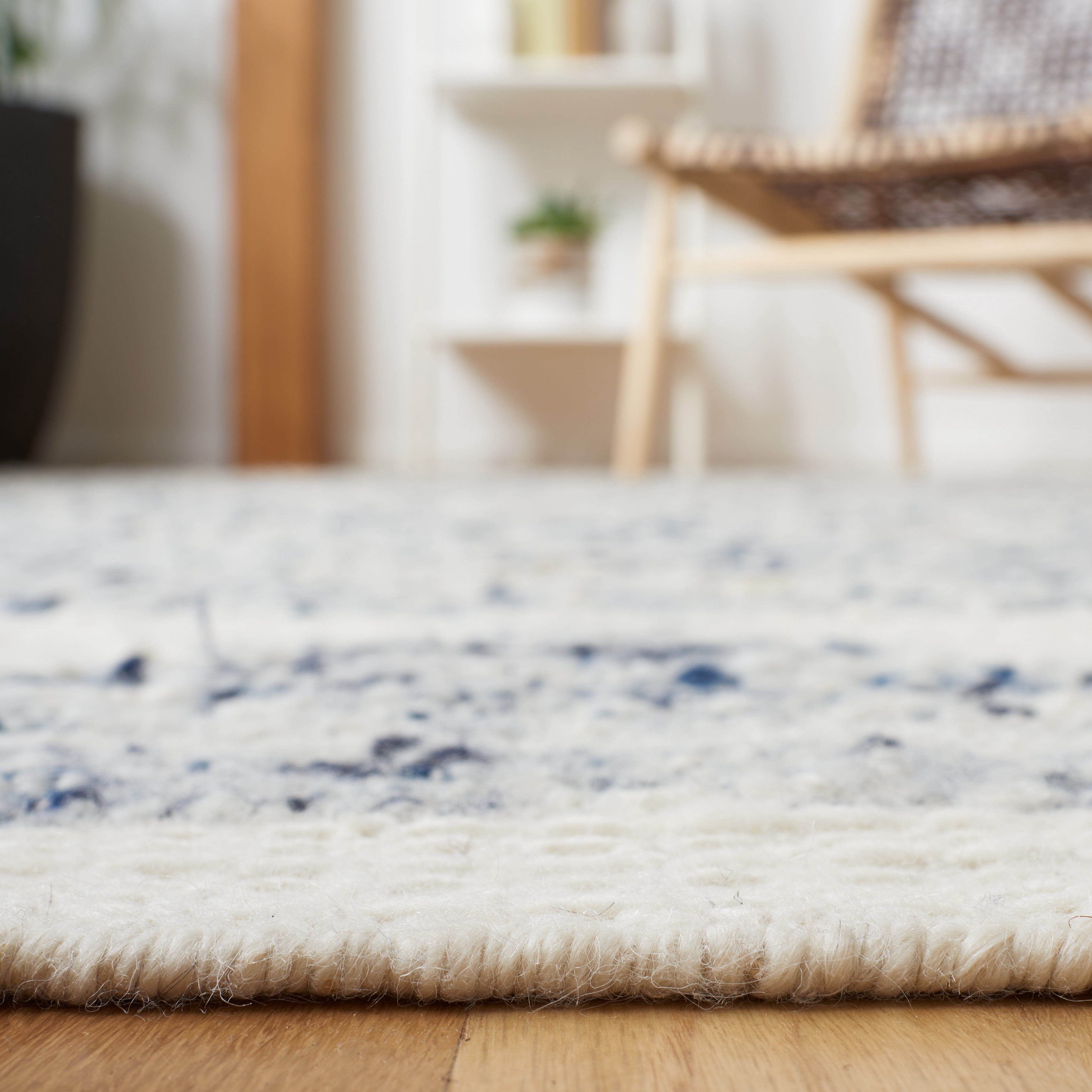 SAFAVIEH Manhattan Marina Medallion Area Rug, Ivory/Blue, 6' x 6' Square