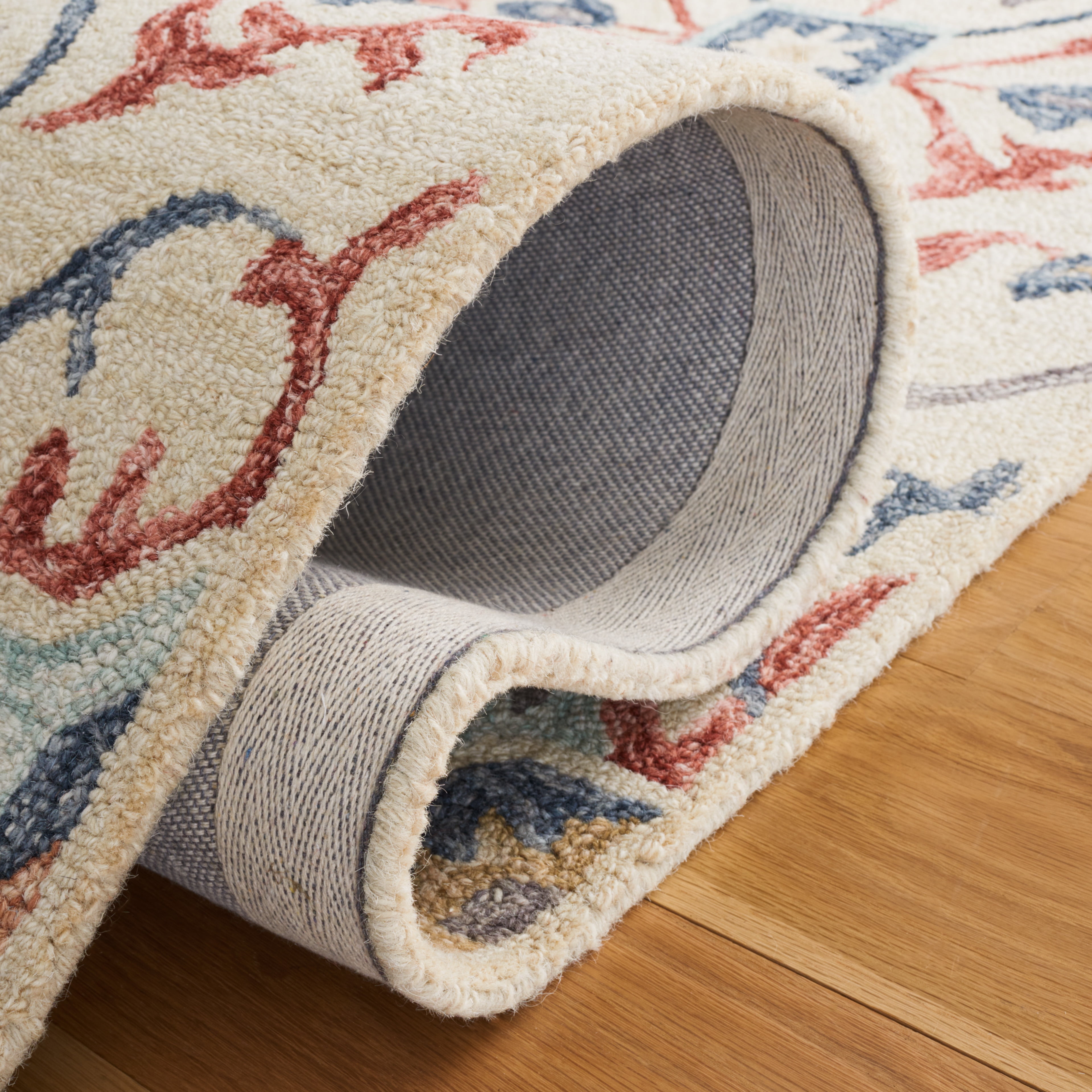 SAFAVIEH Metro Fernando Floral Area Rug, Beige/Rust, 6' x 6' Round
